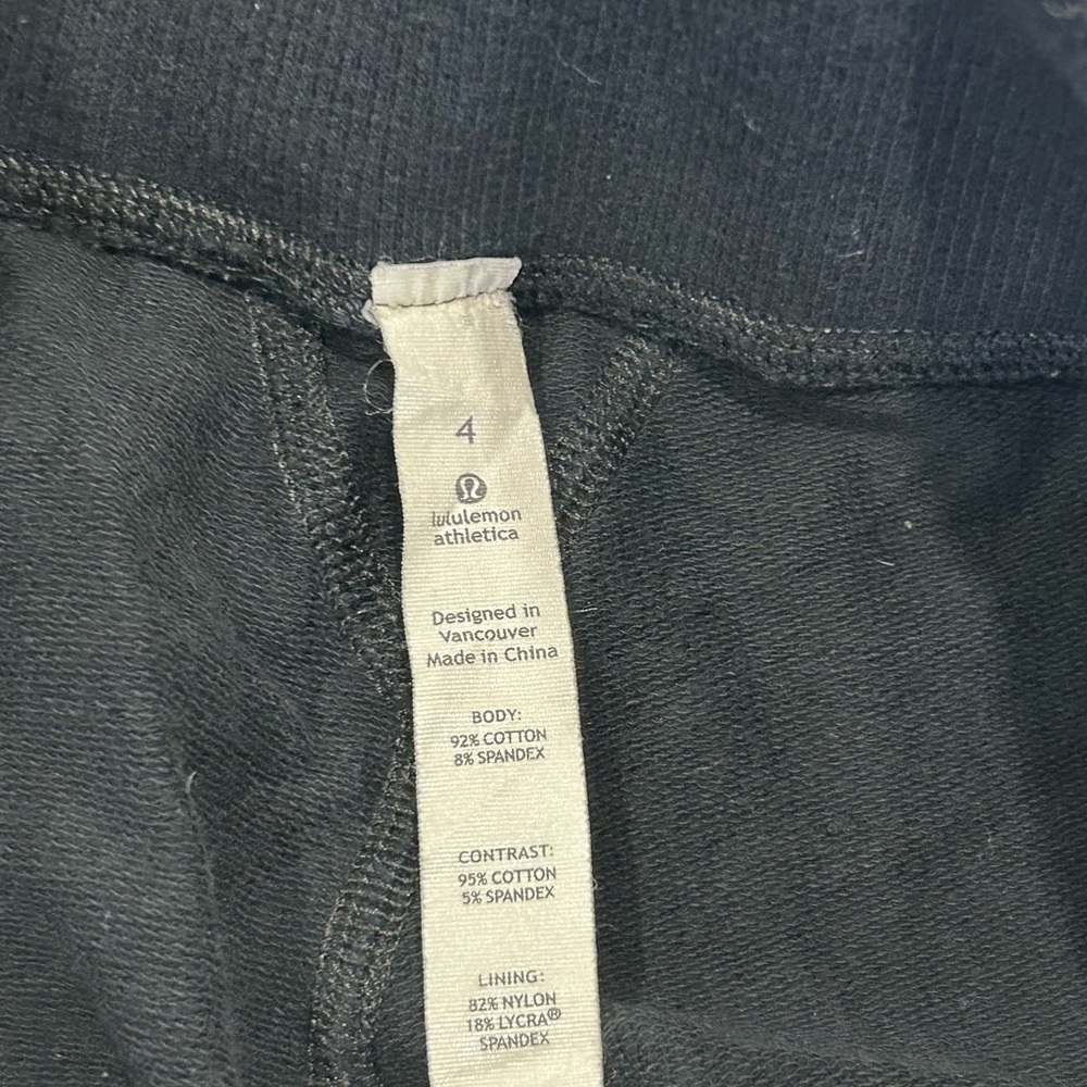 lululemon athletica Black Sweatpants Size 4
Shorts  elastic waist with tie - Picture 6 of 8